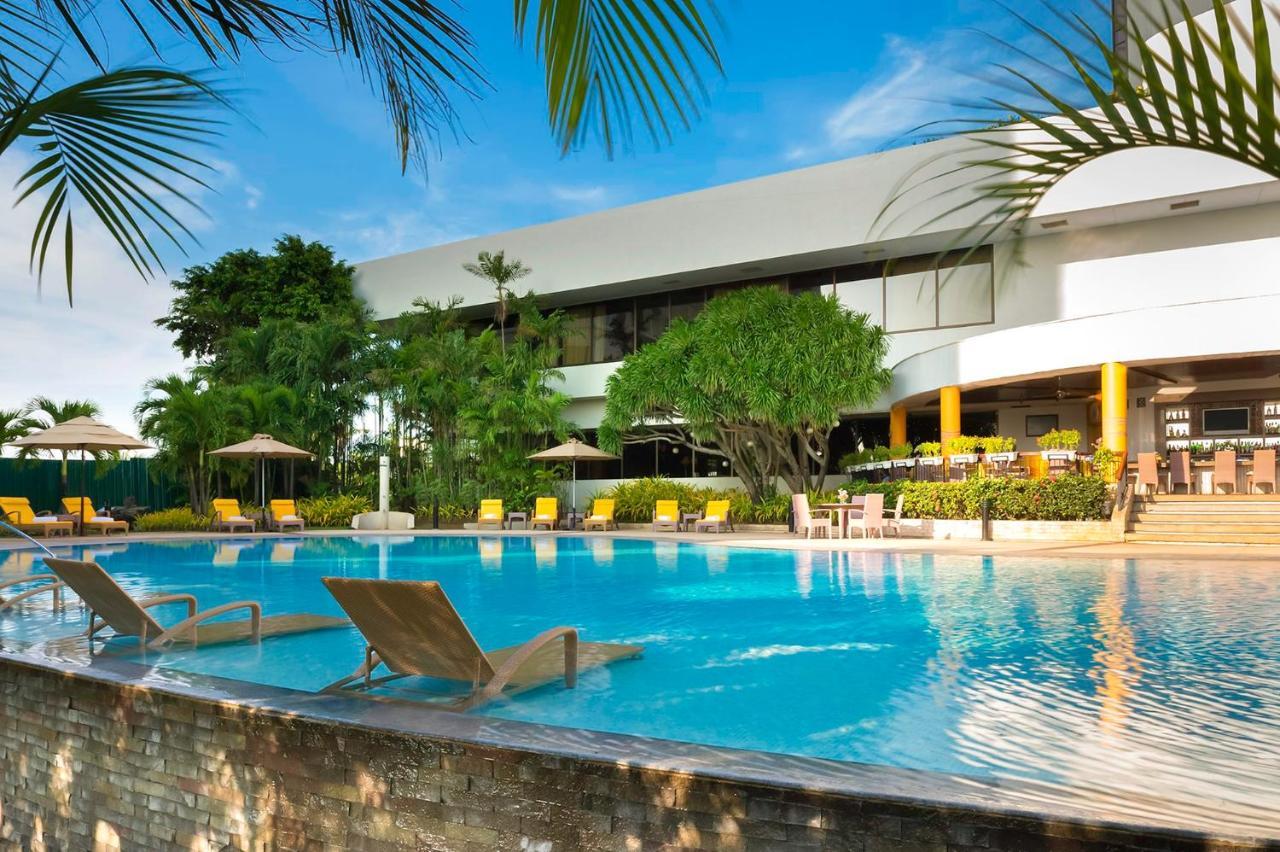Marco Polo Plaza Cebu Hotel Екстериор снимка The pool at the Sheraton Nha Trang Hotel & Spa Resort