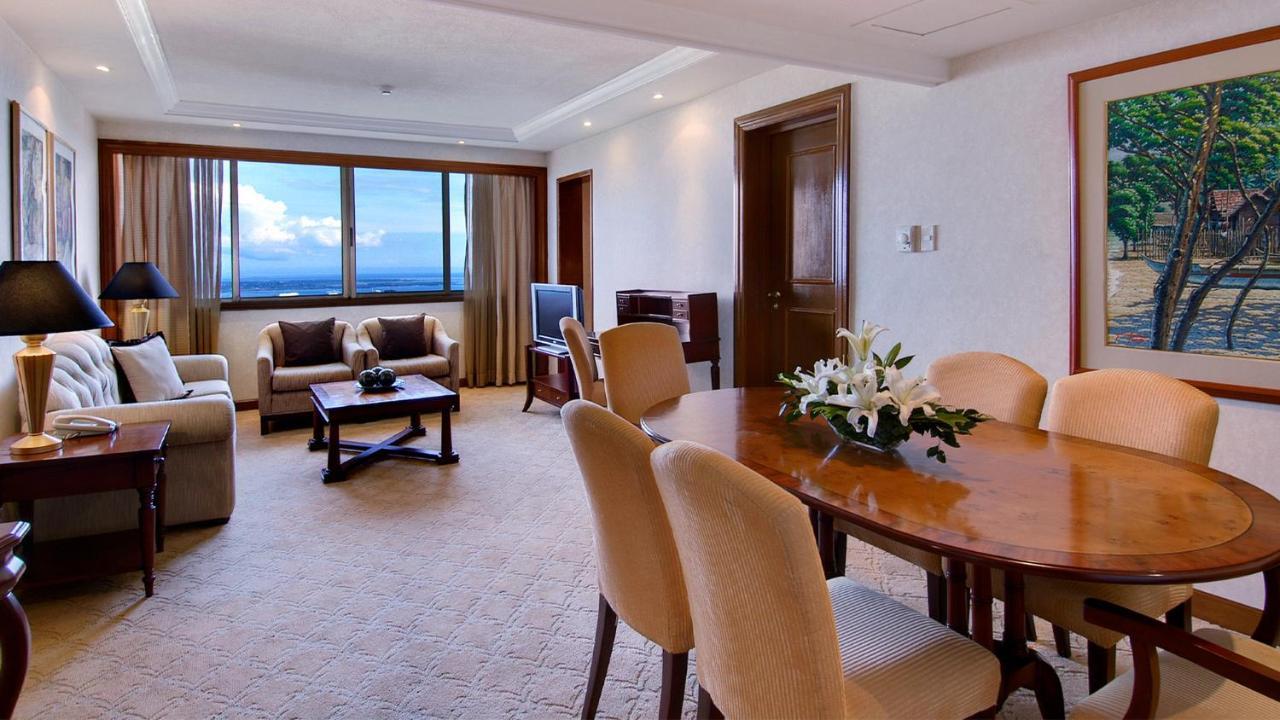 Marco Polo Plaza Cebu Hotel Екстериор снимка A suite at the Hilton