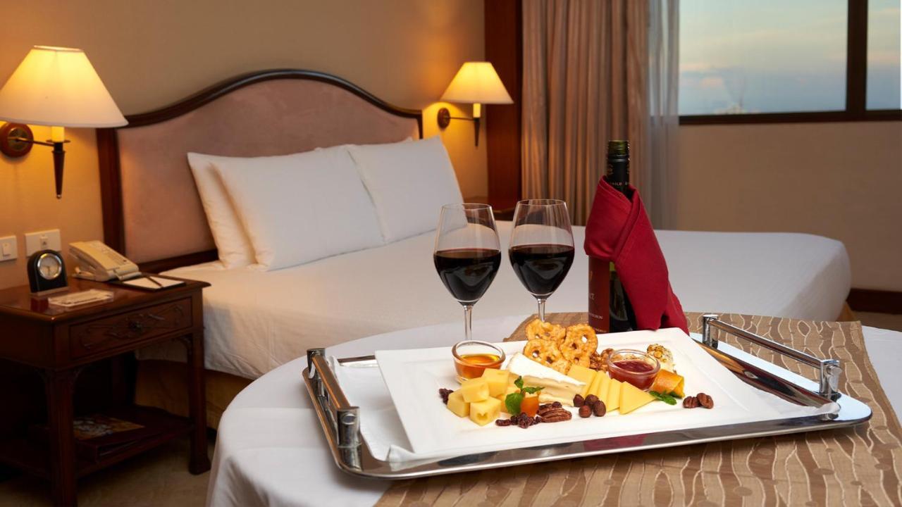 Marco Polo Plaza Cebu Hotel Екстериор снимка Room service