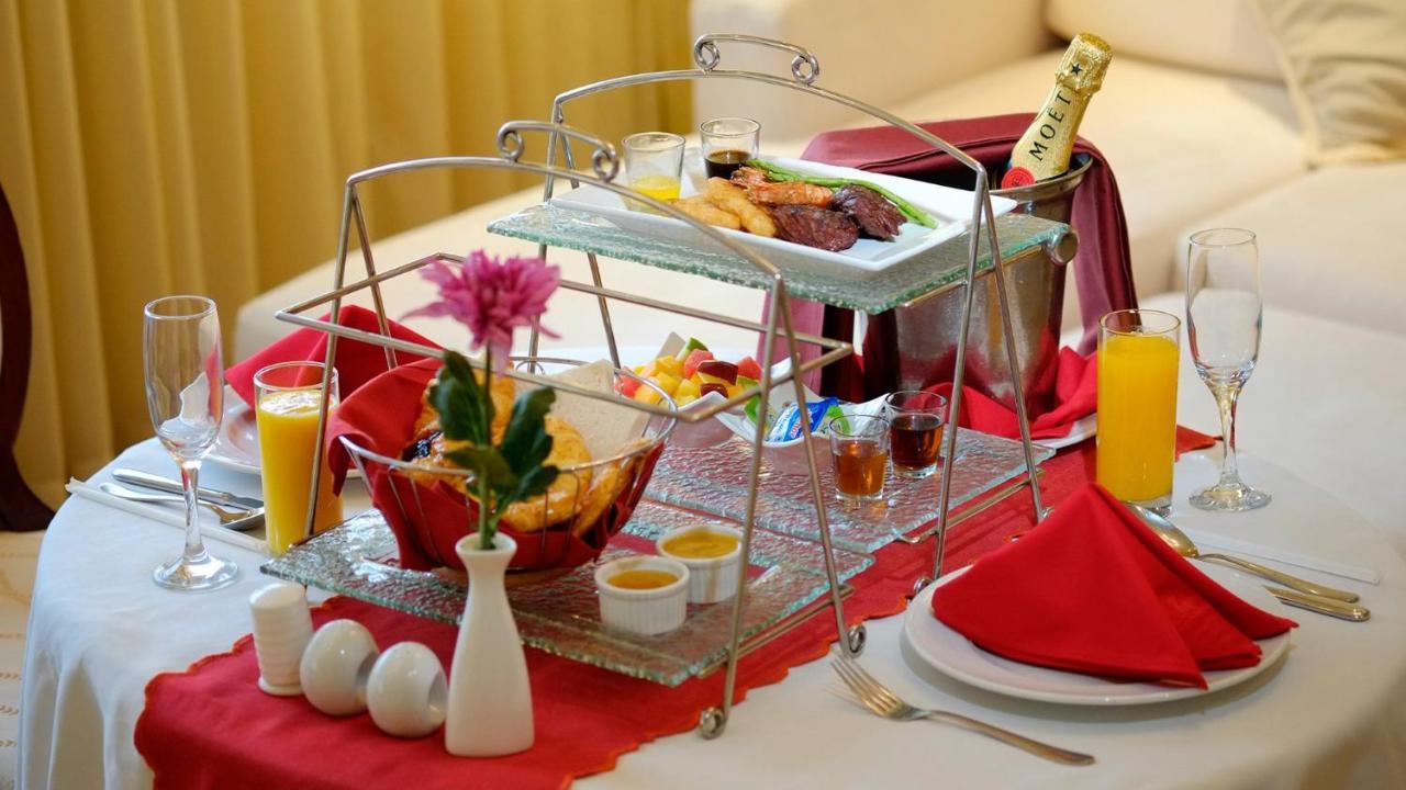 Marco Polo Plaza Cebu Hotel Екстериор снимка A champagne breakfast