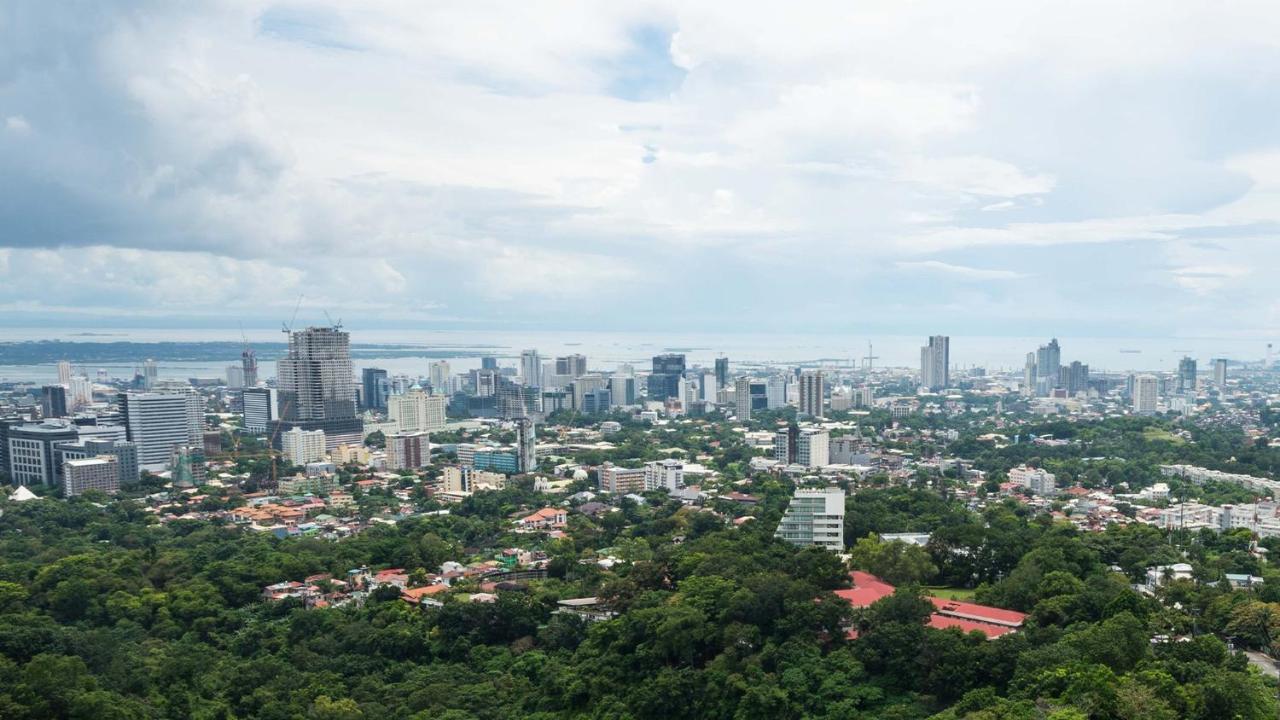 Marco Polo Plaza Cebu Hotel Екстериор снимка Metro Manila skyline