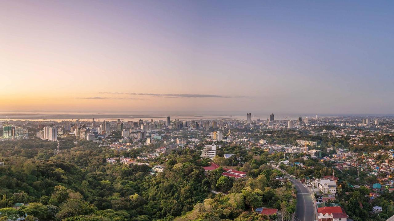 Marco Polo Plaza Cebu Hotel Екстериор снимка View of the Gold Coast skyline from the Gold Coast hinterland