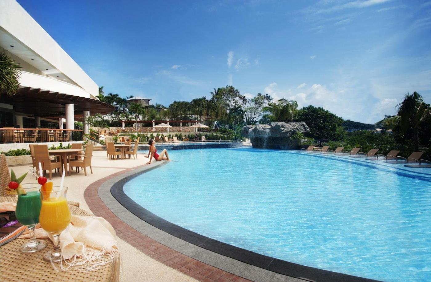 Marco Polo Plaza Cebu Hotel Съоръжения снимка The swimming pool at the Shangri-La Hotel, Kuala Lumpur